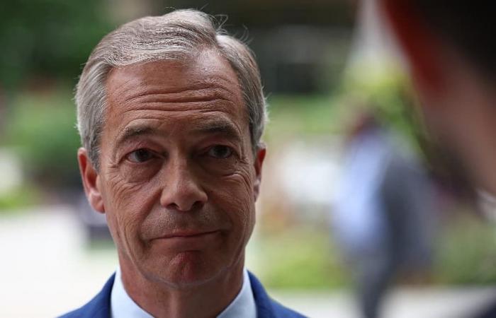 Nigel Farage, figura dell’estrema destra britannica, critica il programma economico della RN