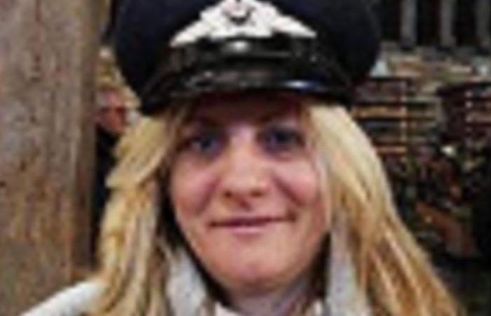 una candidata della RN si ritira dopo la trasmissione di una vecchia immagine in cui indossa un berretto nazista