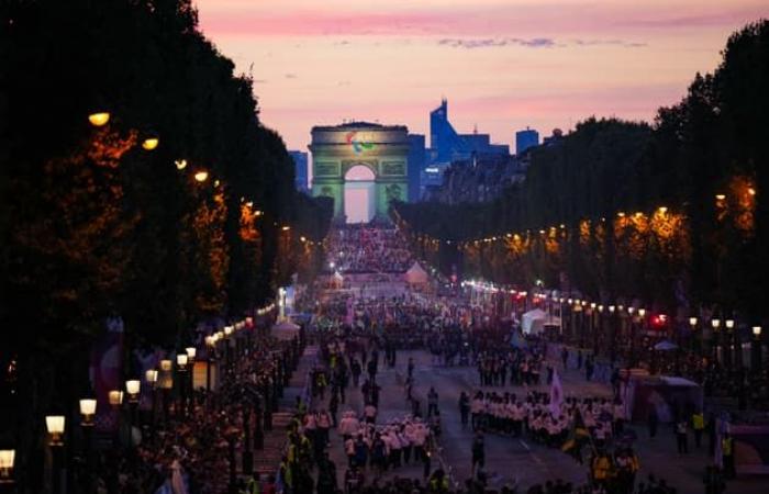 I
      medagliati
      olimpici
      e
      paralimpici
      saranno
      decorati,
      prevista
      una
      sfilata
      sugli
      Champs-Elysées