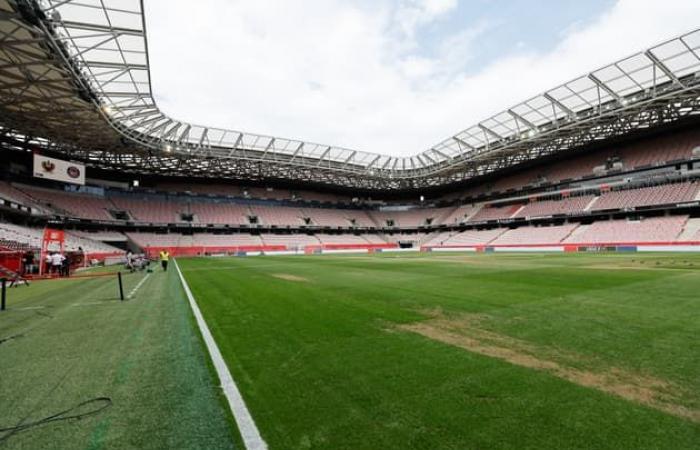 In
      uno
      stato
      deplorevole,
      il
      prato
      dell'Allianz
      Riviera
      verrà
      finalmente
      cambiato