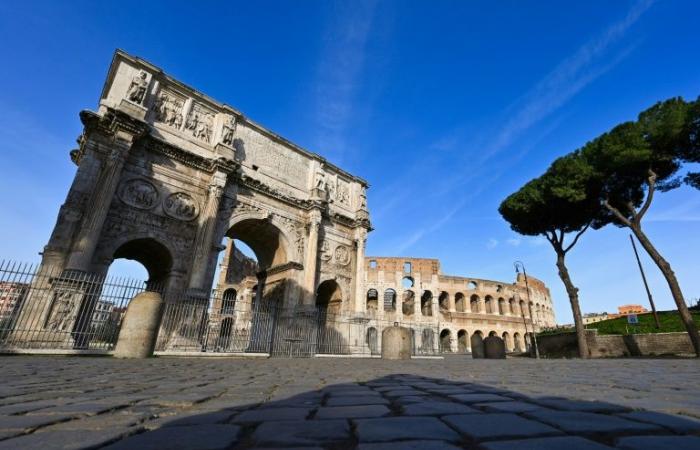 A
      Roma
      l’Arco
      di
      Costantino
      danneggiato
      da
      un
      fulmine
      –
      Il
      mio
      blog