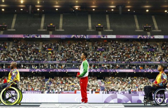 Studenti
      della
      scuola
      media
      di
      Saint-Denis
      alle
      gare
      di
      atletica
      paralimpica