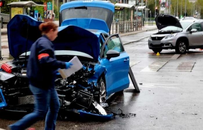 Grenoble:
      uomo
      gravemente
      ferito
      da
      proiettili
      dopo
      incidente,
      la
      sua
      vita
      è
      in
      pericolo