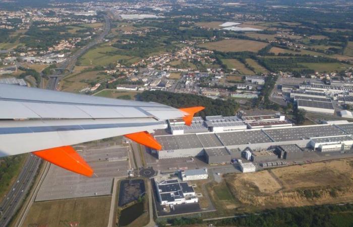 Il
      pubblico
      è
      invitato
      a
      esprimere
      la
      propria
      opinione
      sulla
      riqualificazione
      dell'aeroporto