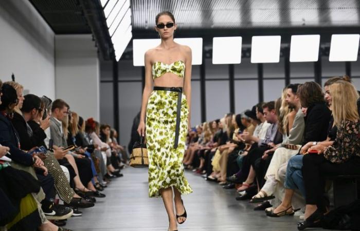 Alla
      New
      York
      Fashion
      Week,
      Michael
      Kors
      si
      concede
      una
      fuga
      italiana