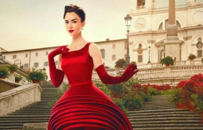 Lily
      Collins
      si
      è
      divertita
      con
      Brigitte
      Macron
      durante
      le
      riprese