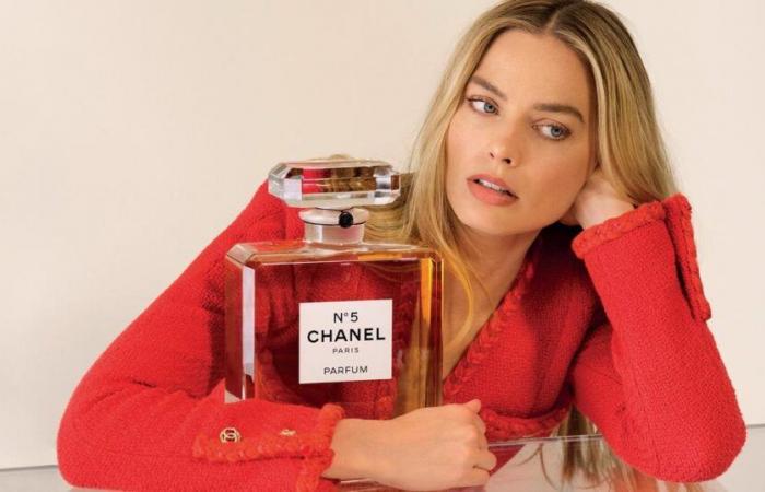 Margot
      Robbie
      di
      Barbie
      post-MeToo
      con
      il
      volto
      del
      numero
      5