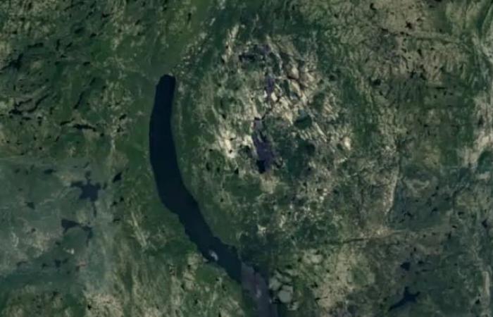 Su
      Google
      Maps,
      un
      internauta
      scopre
      un
      cratere
      che
      potrebbe
      essere
      quello
      di
      un
      meteorite