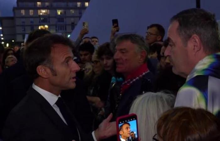 Macron
      interrogato
      durante
      il
      bagno
      di
      folla
      a
      Le
      Havre