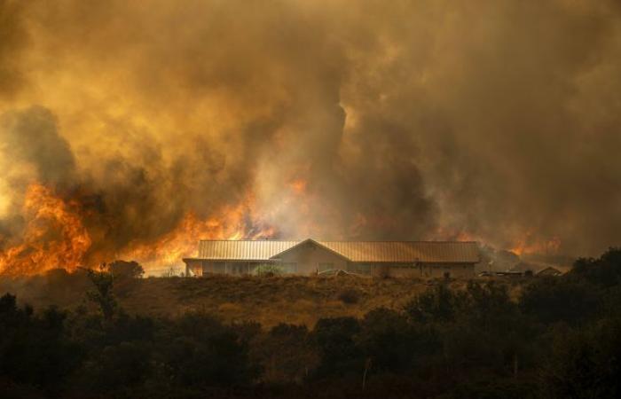 Immagini
      spettacolari
      dell'incendio
      dell'aeroporto
      che
      imperversa
      in
      California
      –
      Il
      mio
      blog