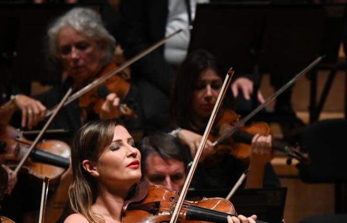 La
      violinista
      Lisa
      Batiashvili
      trionfa
      in
      Čajkovskij
      alla
      Philharmonie
      de
      Paris