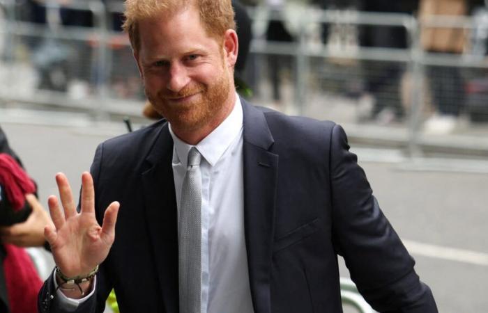 Il
      principe
      Harry
      si
      apre
      mentre
      si
      avvicina
      ai
      40
      anni,
      lontano
      dalla
      famiglia
      reale