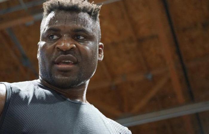 Due
      anni
      dopo,
      Francis
      Ngannou
      torna
      alle
      MMA