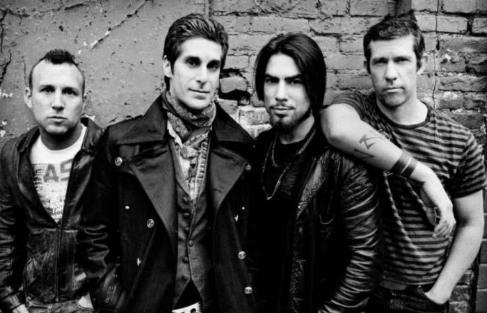 Il
      concerto
      dei
      Jane's
      Addiction
      a
      Boston
      è
      stato
      interrotto
      bruscamente