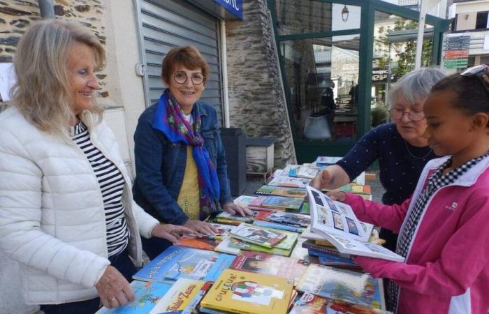 Candé.
      La
      vendita
      di
      libri
      ha
      reso
      felici
      le
      persone