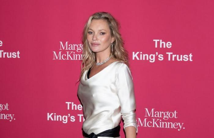 Kate
      Moss
      rivela
      la
      posa
      che
      non
      è
      mai
      riuscita
      a
      fare
      –
      Il
      mio
      blog