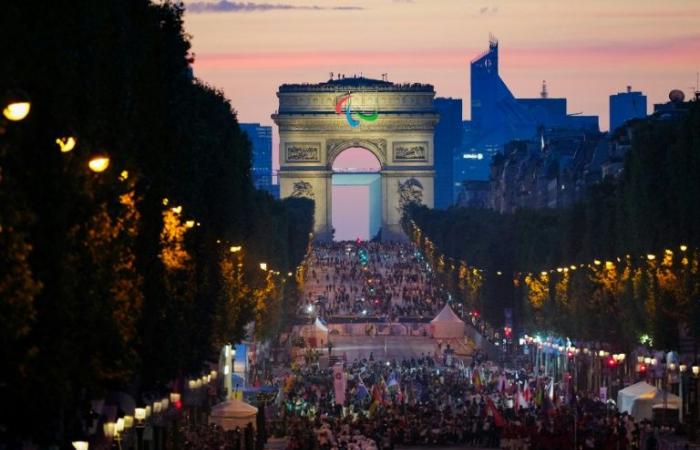 un'ultima
      festa
      sugli
      Champs-Elysées
      per
      celebrare
      la
      squadra
      francese
      –
      Il
      mio
      blog