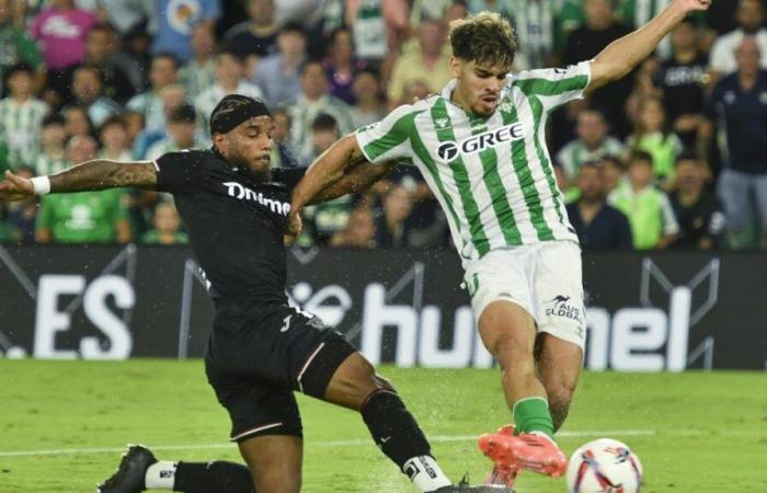 EA
      Sports
      LaLiga
      |
      Abde
      e
      Vitor
      Roque
      regalano
      al
      Betis
      la
      prima
      vittoria