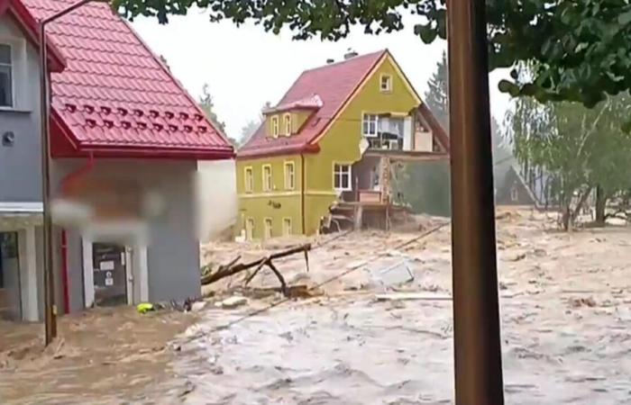 Stronie
      Śląskie.
      Crollo
      dell'edificio
      della
      Guardia
      cittadina.
      Registrazione
      –
      .