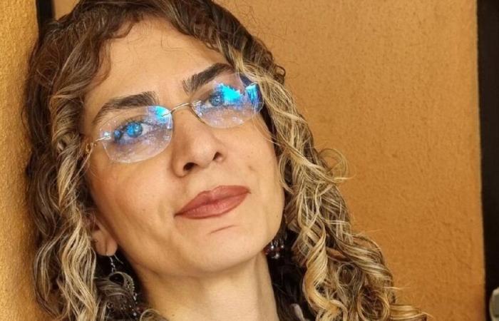 “In
      Iran
      le
      ragazze
      sono
      pronte
      a
      morire
      per
      smettere
      di
      indossare
      il
      velo”