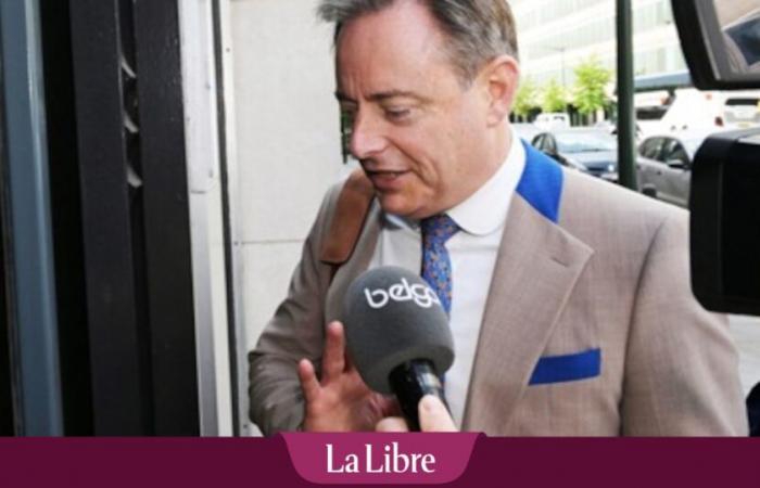 Bart
      De
      Wever
      chiede
      all’Europa
      di
      poter
      presentare
      il
      suo
      piano
      di
      bilancio
      entro
      la
      fine
      dell’anno
      invece
      che
      entro
      il
      20
      settembre
      –
      .