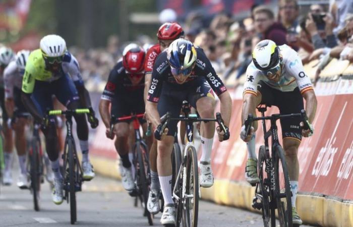 Ciclismo. GP di Vallonia – Roger Adria crocifigge Aranburu, Champoussin sul podio