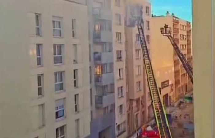 Grave incendio in corso in un edificio, mobilitati oltre 60 vigili del fuoco