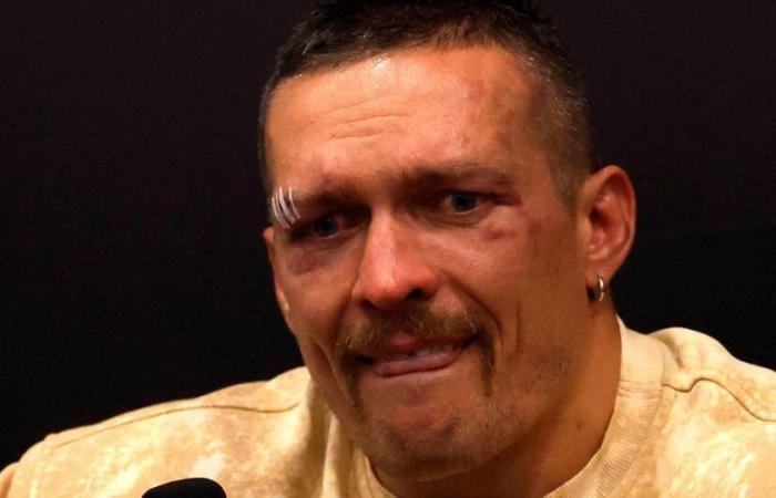 Il campione del mondo ucraino Usyk ammanettato all’aeroporto polacco, Zelensky lo difende