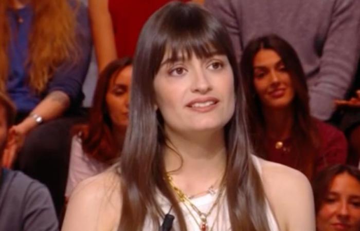 Clara Luciani si racconta sul suo ruolo di madre