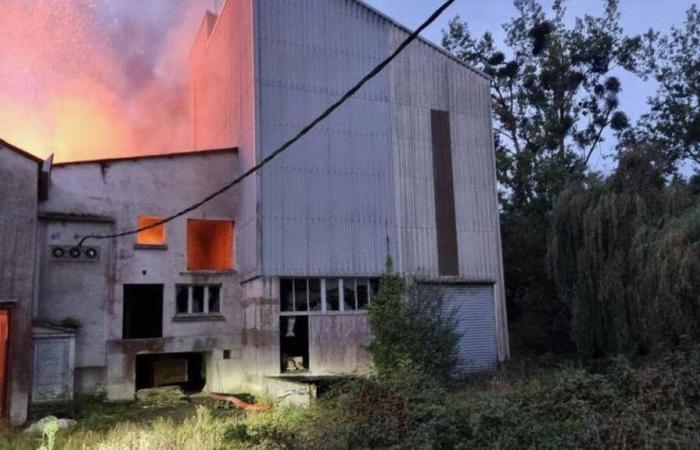 Un incendio distrugge un ex mulino per la farina a Côtes-d’Armor