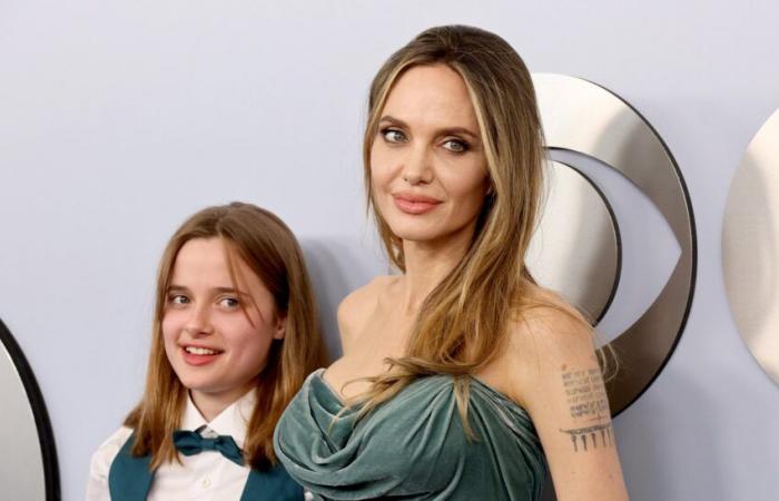 Angelina Jolie rivela il tatuaggio abbinato che ha con la figlia Vivienne | Angelina Jolie, Tatuaggio, Vivienne Jolie-Pitt