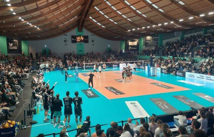 I sostenitori sono accorsi in gran numero per assistere alla prima partita di Earvin Ngapeth con i suoi nuovi colori