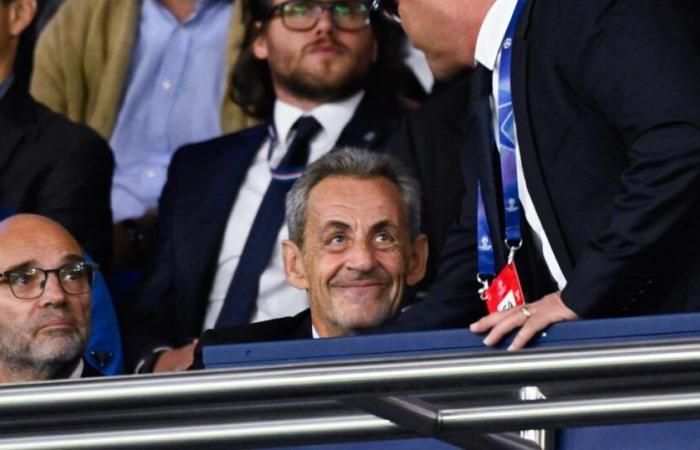 Nicolas Sarkozy affronta Kylian Mbappé in un piccolo fallo