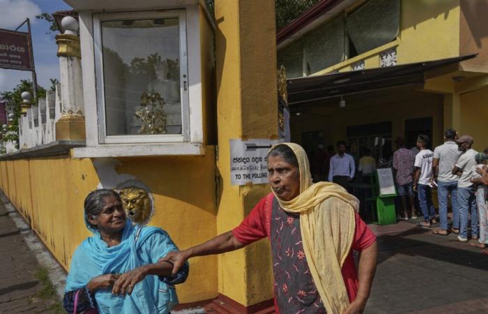 Gli abitanti dello Sri Lanka votano per eleggere il loro presidente