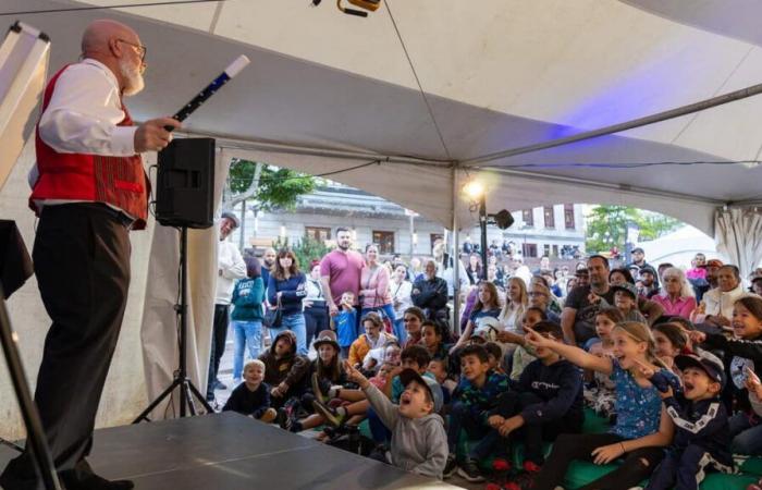 Maghi provenienti da tutto il mondo hanno stupito i curiosi durante il 13° Festival della Magia del Quebec