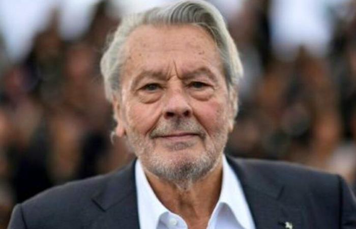 La guardia del corpo di Alain Delon racconta tutto all’attore… e anche alla sua governante!