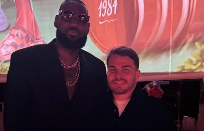 A Los Angeles, Antoine Dupont si mostra orgoglioso con LeBron James