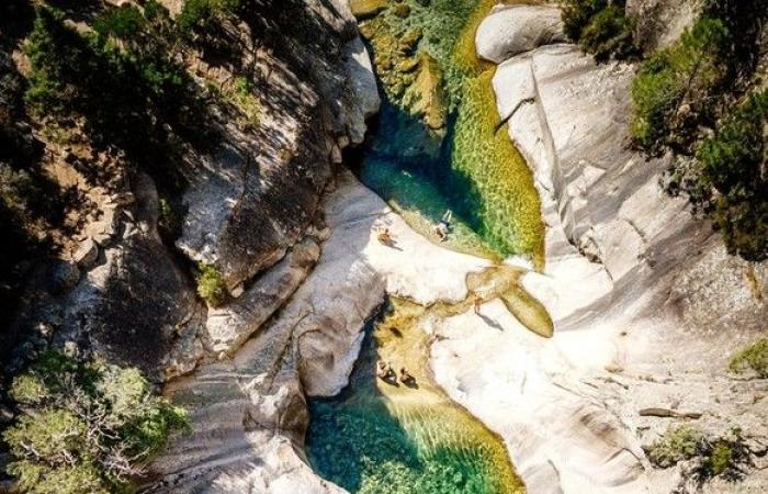 38 foto che dimostrano che la Corsica è l’isola più brutta del mondo