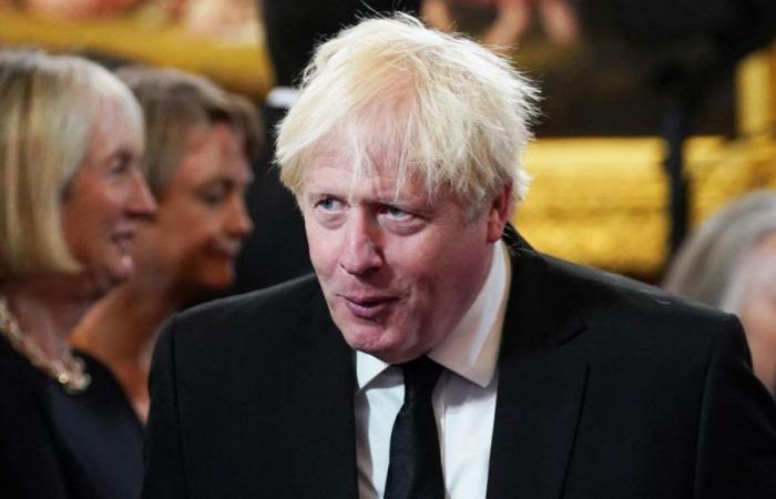 Per rubare i vaccini anti-Covid, Boris Johnson ha pensato ad un “raid marittimo” nei Paesi Bassi