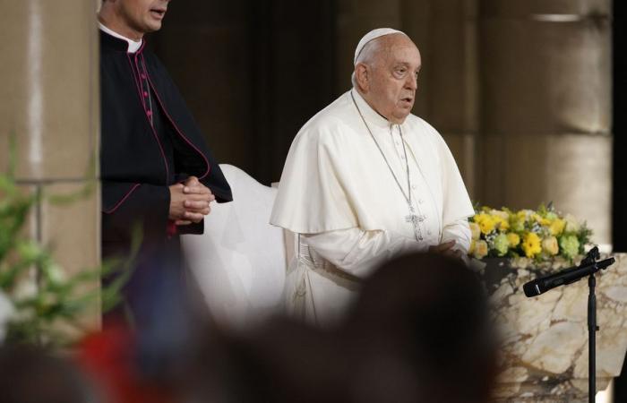 A Bruxelles, Papa Francesco fa una visita a sorpresa ai senzatetto e ai privi di documenti