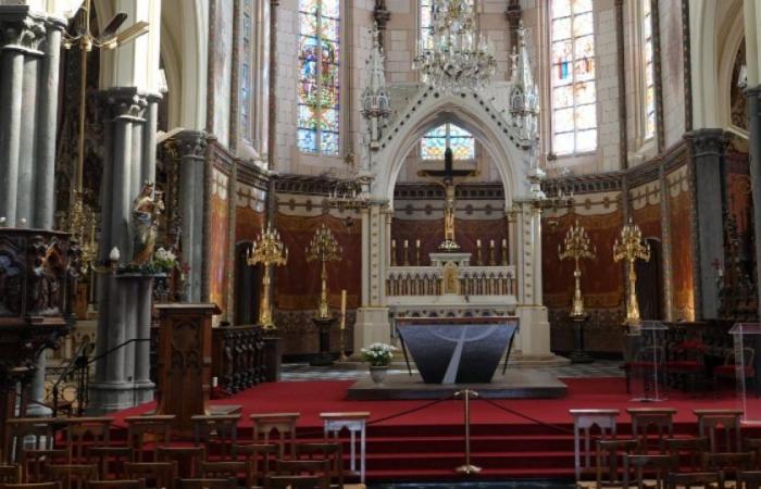 due lingotti d’oro collocati in una chiesa da un anonimo per finanziarne il restauro: Notizie