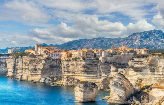 38 foto che dimostrano che la Corsica è l’isola più brutta del mondo