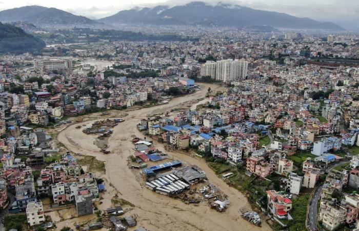 Le inondazioni in Nepal uccidono almeno 32 persone