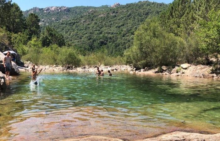 38 foto che dimostrano che la Corsica è l’isola più brutta del mondo