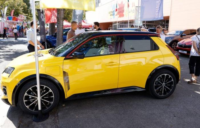 Prima del suo arrivo nelle concessionarie, la Renault 5 elettrica è esposta alla Fiera di Marsiglia