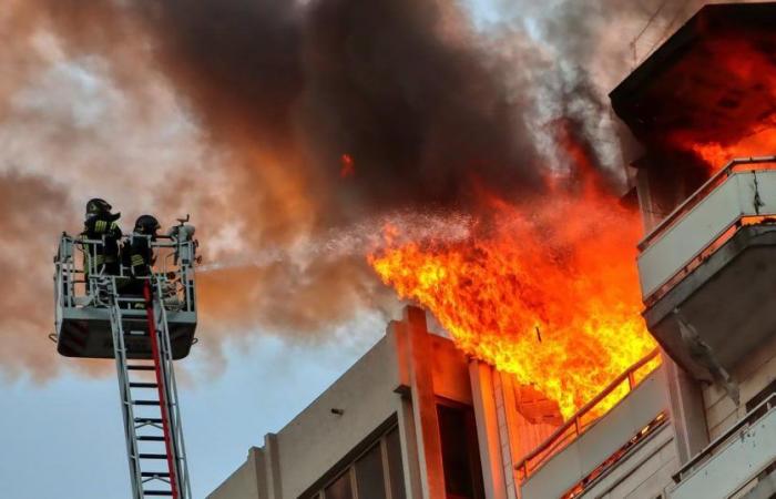 un siriano arrestato dopo che sono scoppiati degli incendi che hanno ferito più di 30 persone