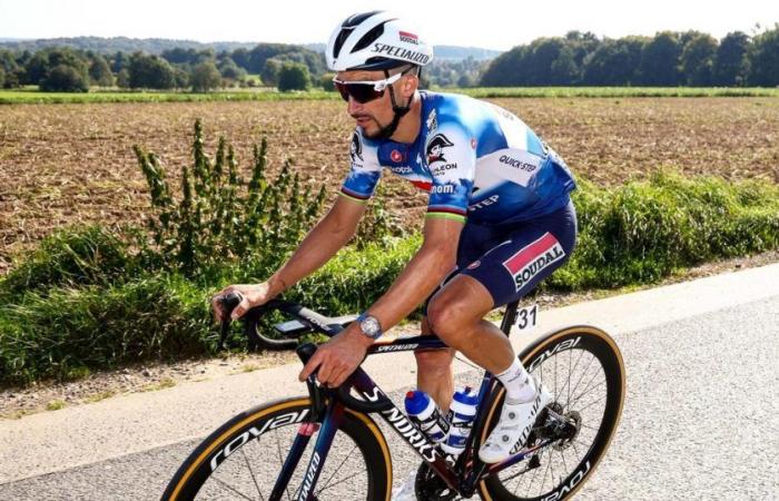 Julian Alaphilippe evacuato in ambulanza dopo una caduta