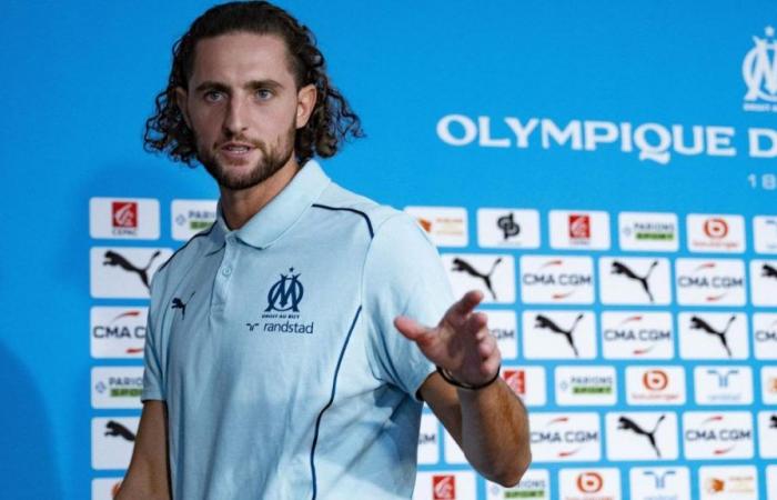 Il gruppo di Roberto De Zerbi con Adrien Rabiot