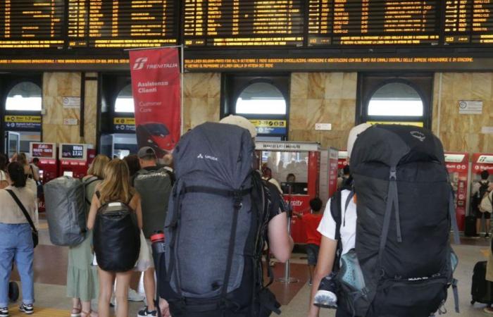 treni in ritardo di un’ora e mezza tra Roma e Napoli, cosa è successo