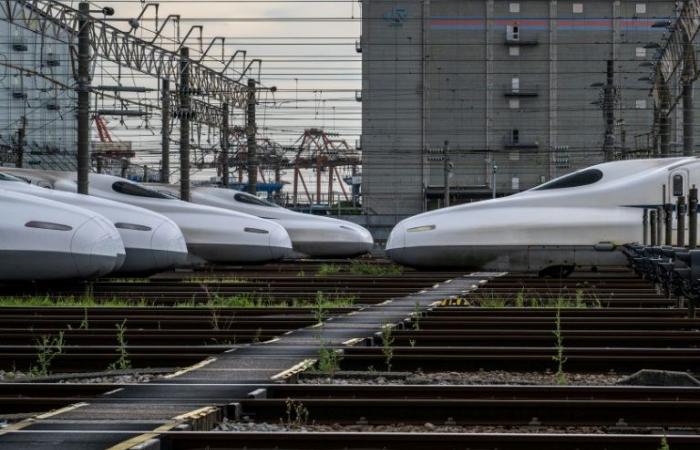 il treno ad alta velocità Shinkansen festeggia il suo 60° anniversario